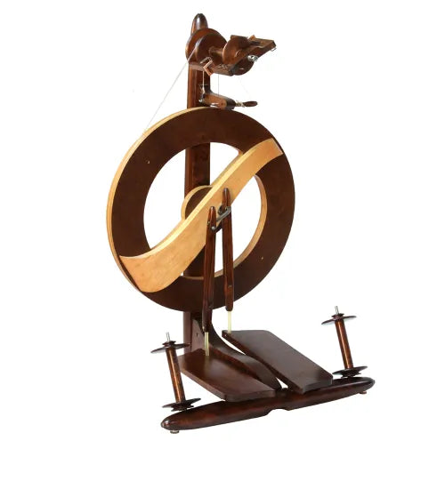 Produktbild des Fantasia Spinnrads in Walnussbraun – elegante Vollansicht mit dunklem Holzfinish.