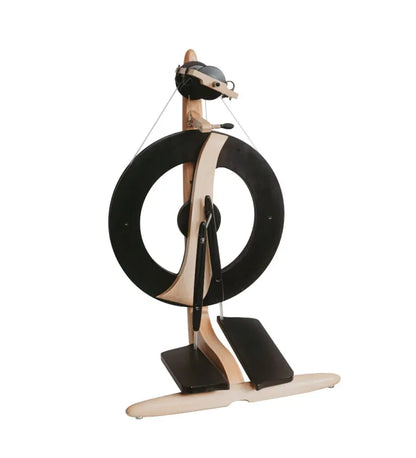 Produktansicht des Fantasia Spinnrads in tiefschwarz mit Holzakzenten – edles Spinnrad in Designfarbe.